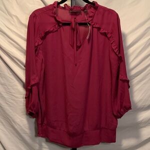 🌺NWT New York & Company Magenta Ruffled Blouse (Bundle price, BIN3)